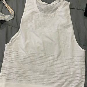 Lululemon mesh tank size 10